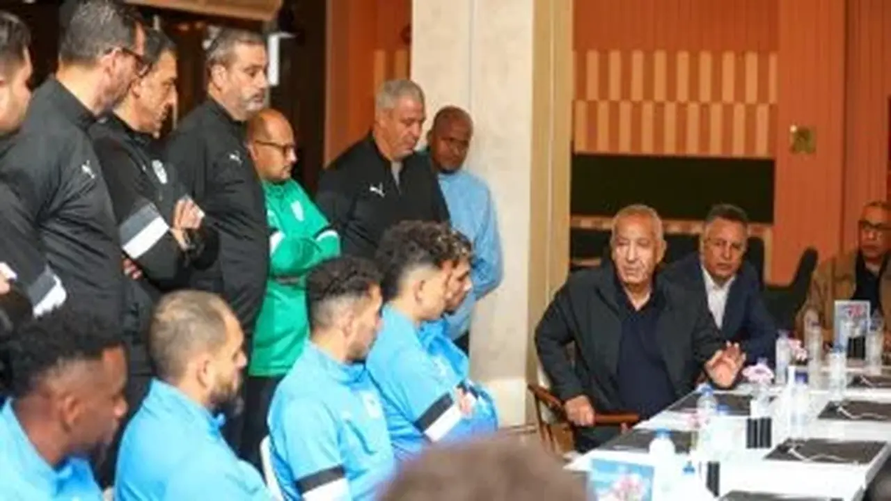 زيارة كامل أبو علي لمعسكر المصري تعزز التنسيق بين الإدارة والجهاز الفني واللاعبين